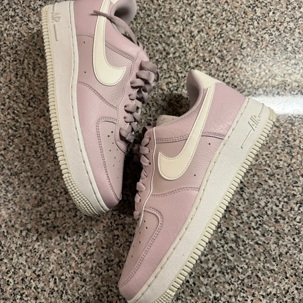 Women's Nike Air Force 1 '07 Platinum Violet Sail DV3808 001 Purple White Sizes - Picture 2 of 9